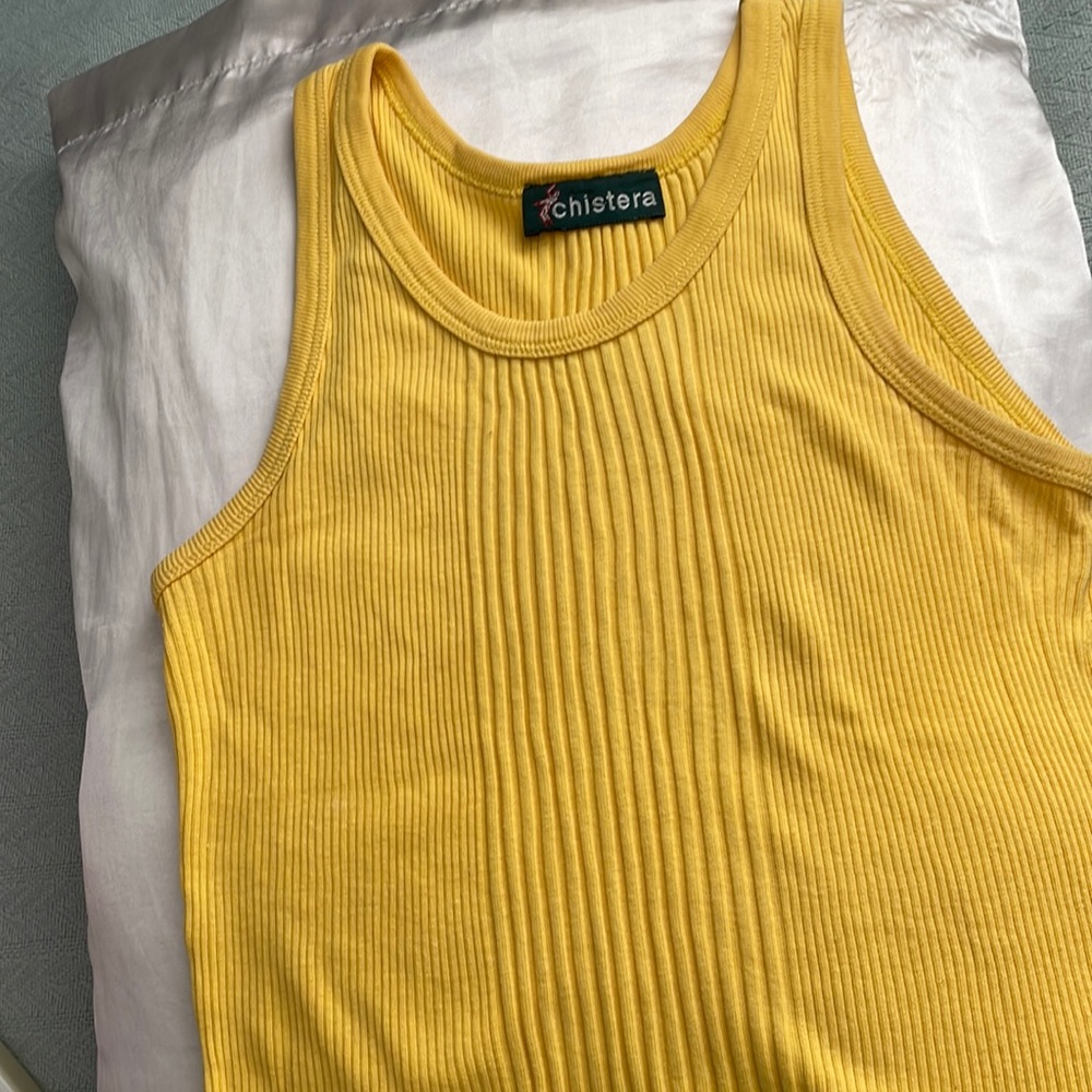 Tank top, yellow.